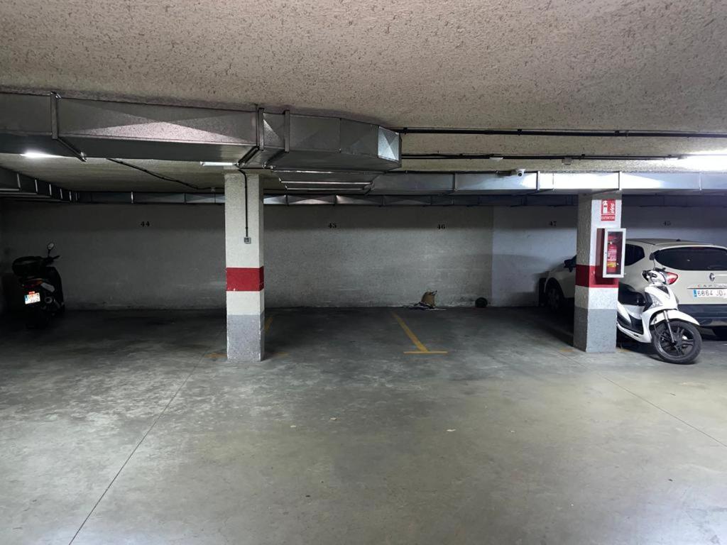 Gran Apartamento Con Parking Gratis Centro De Малага Екстер'єр фото